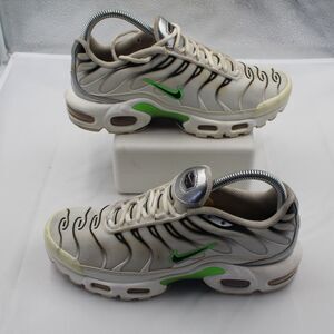Nike Air Max Plus White Green Strike DN6997-100 Women's Size 7.5 TN
